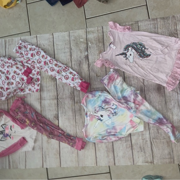 4T Pajama bundle (4 pair) - Picture 4 of 8
